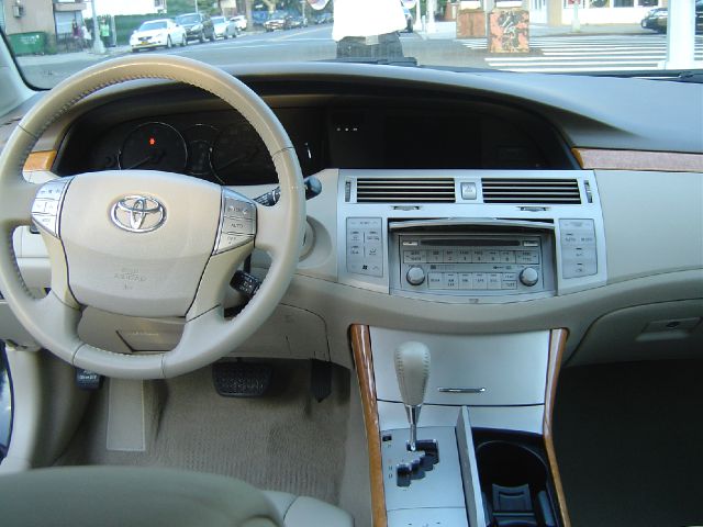 2005 Toyota Avalon XLS