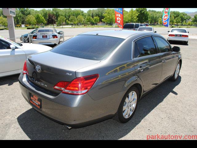 2005 Toyota Avalon XLS