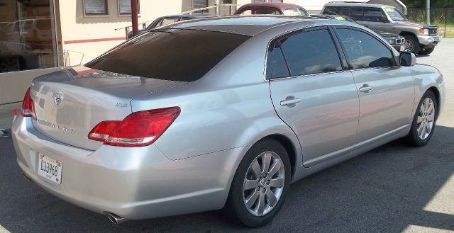 2005 Toyota Avalon XLS