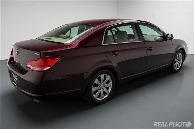 2005 Toyota Avalon XLS