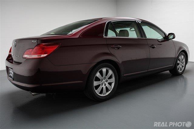 2005 Toyota Avalon XLS