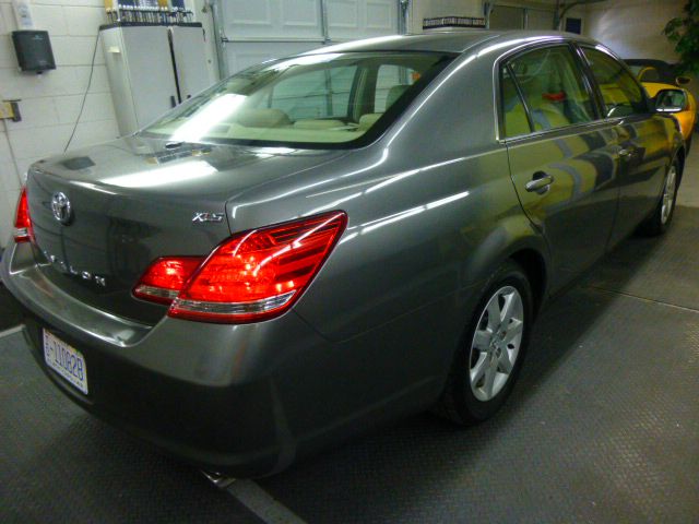 2005 Toyota Avalon XLS