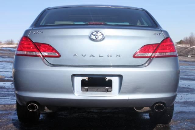 2005 Toyota Avalon Sport 4WD