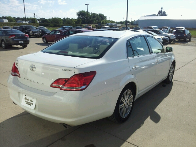 2005 Toyota Avalon SLT 25