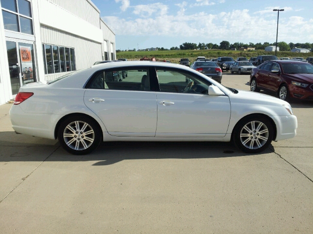 2005 Toyota Avalon SLT 25