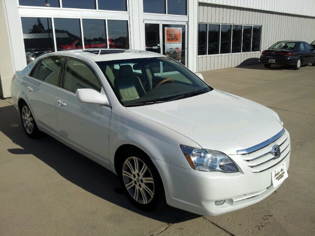 2005 Toyota Avalon SLT 25