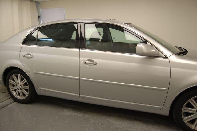 2009 Toyota Avalon 4dr Sdn GXE Auto