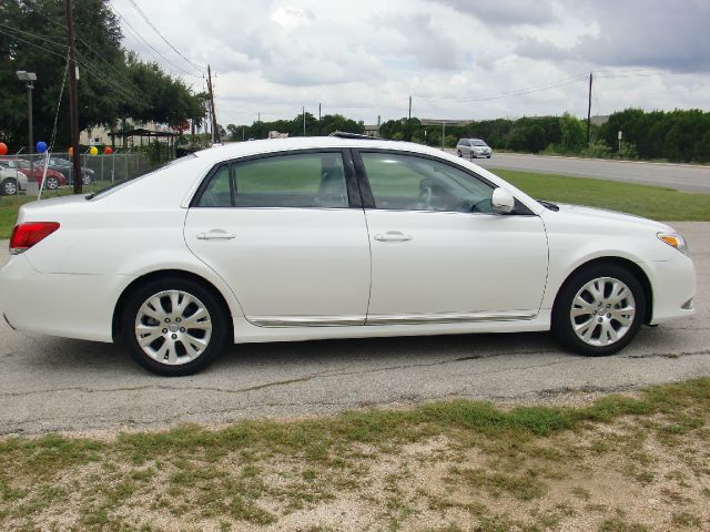 2011 Toyota Avalon SLT 25
