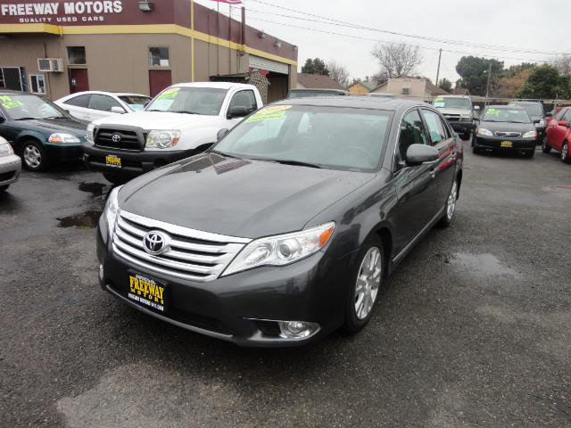 2012 Toyota Avalon SLT 25
