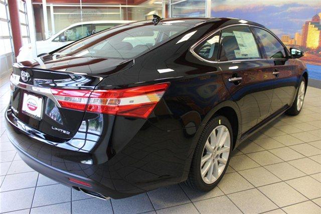 2013 Toyota Avalon QUAD CAB 140.5 SRW ST