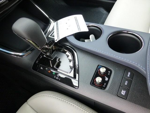 2013 Toyota Avalon Hybrid Sport Hatcback