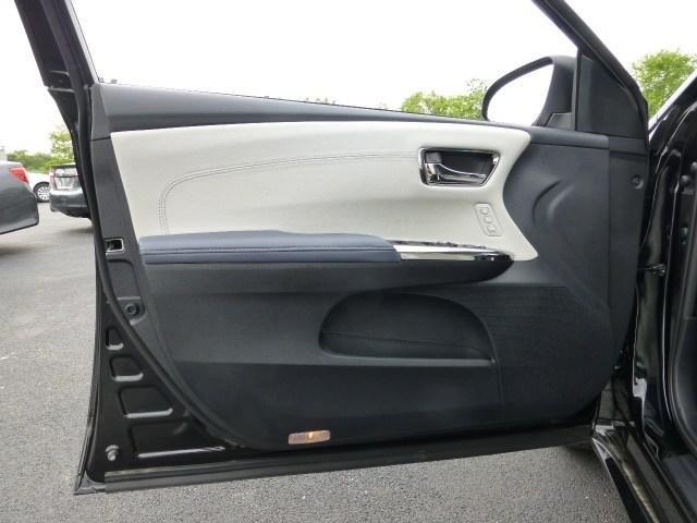 2013 Toyota Avalon Hybrid Sport Hatcback