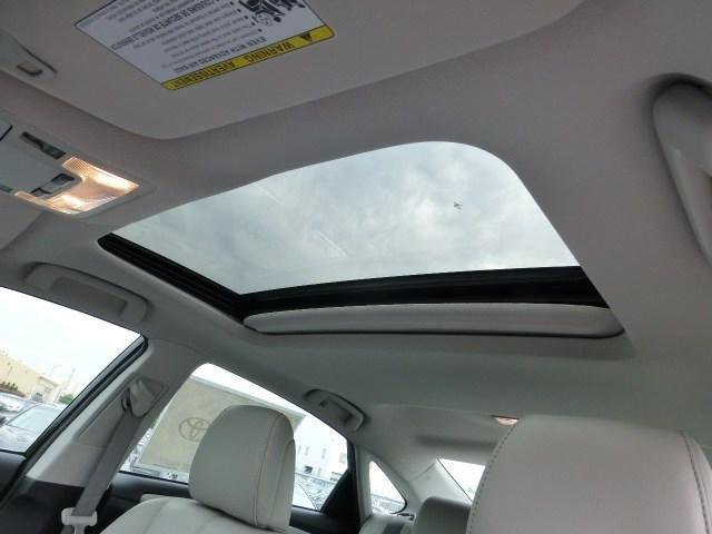 2013 Toyota Avalon Hybrid Sport Hatcback