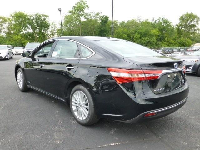 2013 Toyota Avalon Hybrid Sport Hatcback