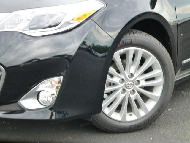 2013 Toyota Avalon Hybrid Sport Hatcback