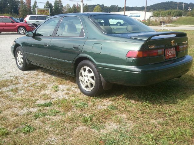 1999 Toyota Camry Ext. Cab 6.5-ft. Bed 4WD