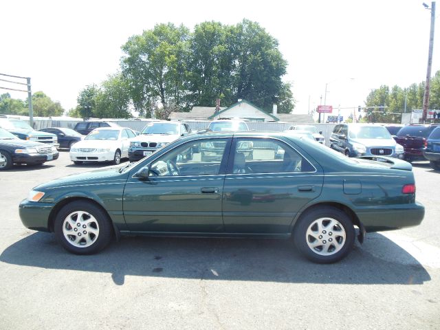 1999 Toyota Camry Ext. Cab 6.5-ft. Bed 4WD