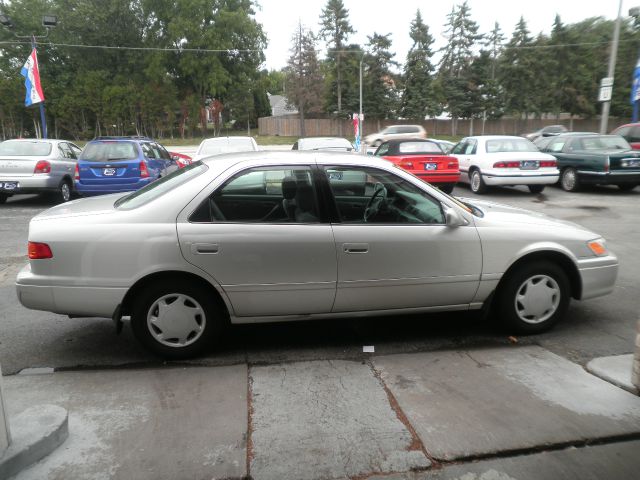 2000 Toyota Camry SEL Sport Utility 4D