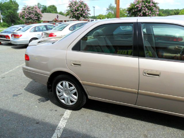 2000 Toyota Camry Ext. Cab 6.5-ft. Bed 4WD