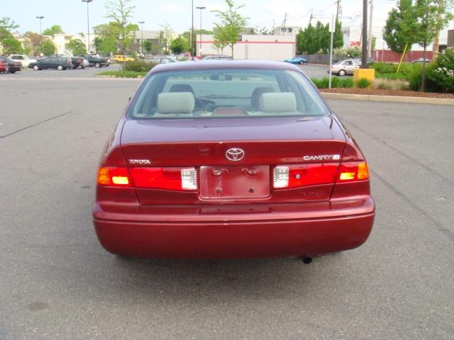 2001 Toyota Camry 2WD 1500 LTZ