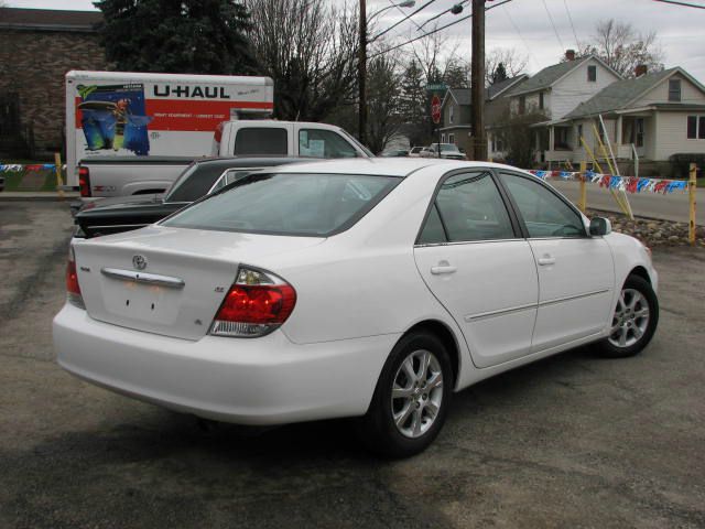 2005 Toyota Camry Ext. Cab 6.5-ft. Bed 4WD