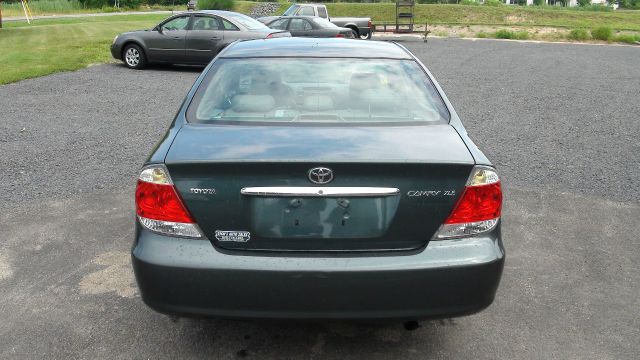 2005 Toyota Camry Ext. Cab 6.5-ft. Bed 4WD