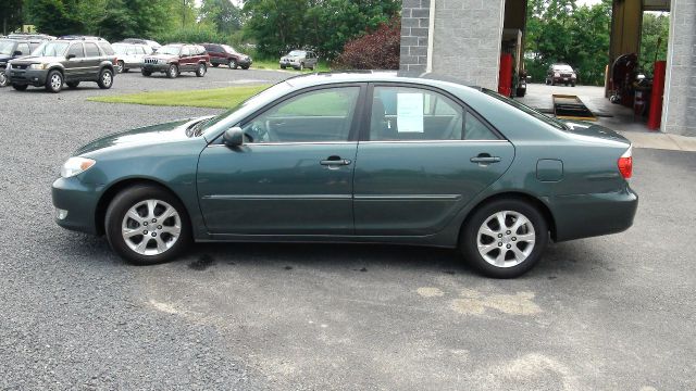 2005 Toyota Camry Ext. Cab 6.5-ft. Bed 4WD