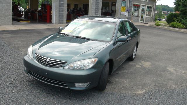 2005 Toyota Camry Ext. Cab 6.5-ft. Bed 4WD