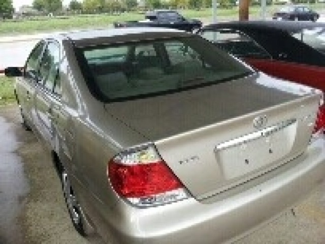 2006 Toyota Camry Bucket Lift