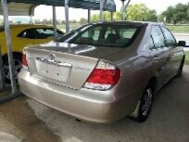 2006 Toyota Camry Bucket Lift