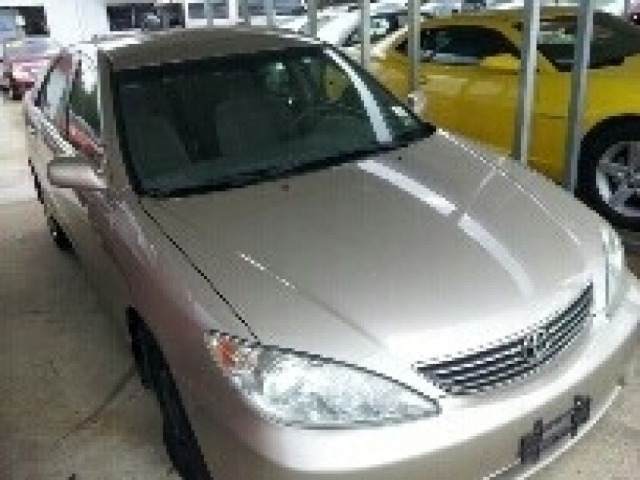 2006 Toyota Camry Bucket Lift