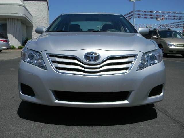 2010 Toyota Camry 28,000 Actual Miles