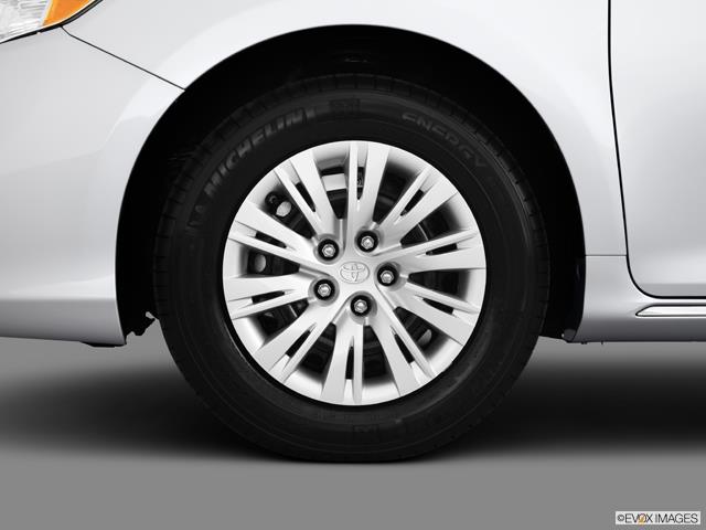 2012 Toyota Camry 2008 Chrysler LX