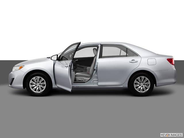 2012 Toyota Camry 2008 Chrysler LX