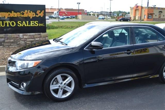 2012 Toyota Camry Ltd - Htd Leather Moonroof