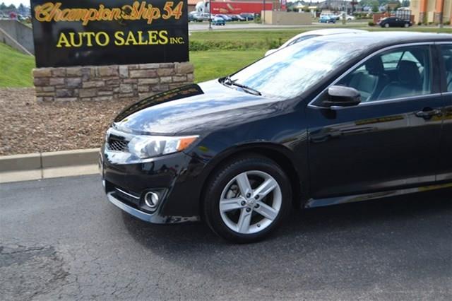 2012 Toyota Camry Ltd - Htd Leather Moonroof