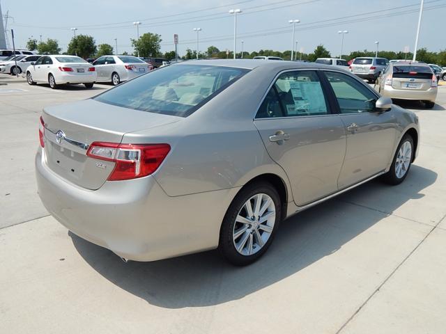2013 Toyota Camry SEL Sport Utility 4D