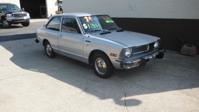 1974 Toyota Corolla Lariat/ 4 Wheel Drive