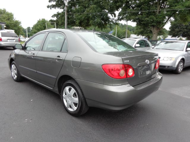 2005 Toyota Corolla XLT 4-door 2WD