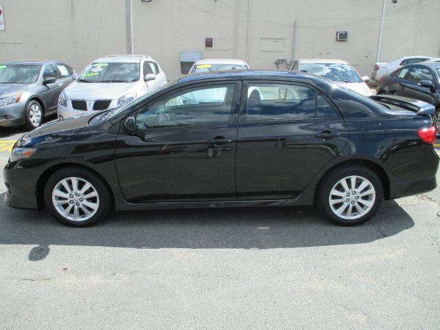 2010 Toyota Corolla 2500 LS 8 Psngr Van