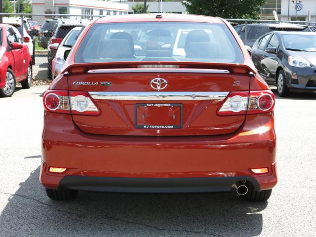 2013 Toyota Corolla Crew Cab ZR5