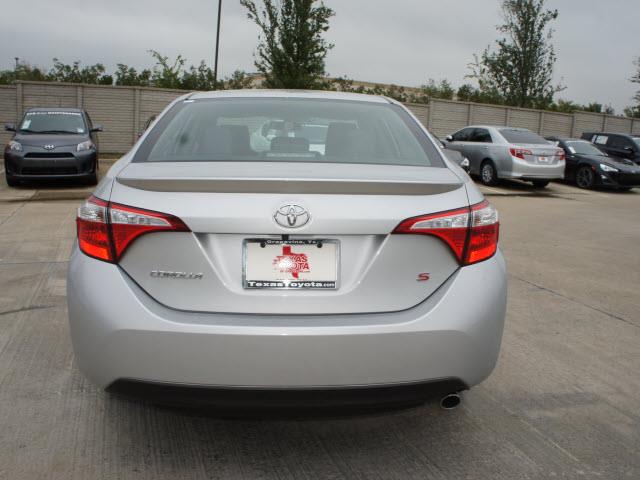 2014 Toyota Corolla 2WD Ext Cab 161.5 WB, 60.4 CA