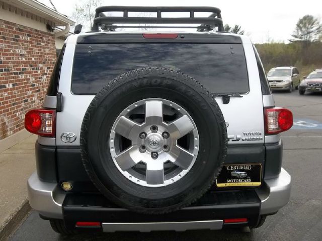 2007 Toyota FJ Cruiser Ram 3500 Diesel 2-WD