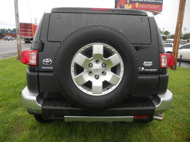 2007 Toyota FJ Cruiser Overland Sport Utility 4D