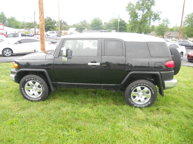 2007 Toyota FJ Cruiser Overland Sport Utility 4D