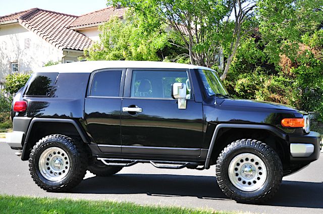 2008 Toyota FJ Cruiser T6 AWD 7-passenger Leather Moonroof