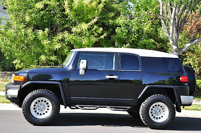 2008 Toyota FJ Cruiser T6 AWD 7-passenger Leather Moonroof