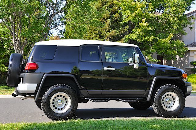2008 Toyota FJ Cruiser T6 AWD 7-passenger Leather Moonroof