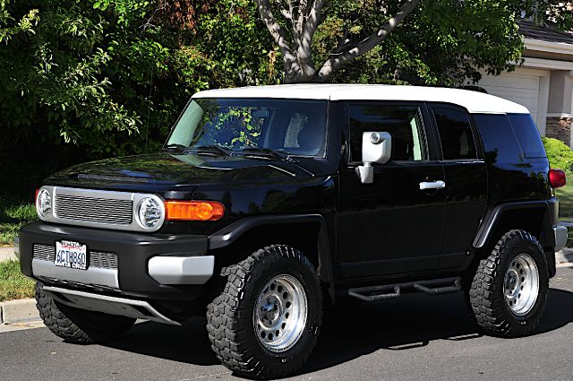 2008 Toyota FJ Cruiser T6 AWD 7-passenger Leather Moonroof