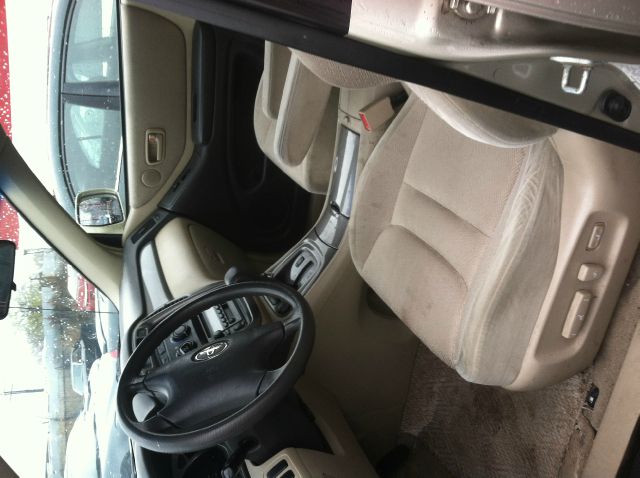 2003 Toyota Highlander I-290 S